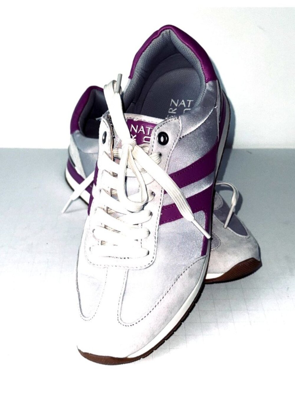 Naturalizer Lorena Sneakers Leather/Fabric outside Lavender/Grey, Size 9M.